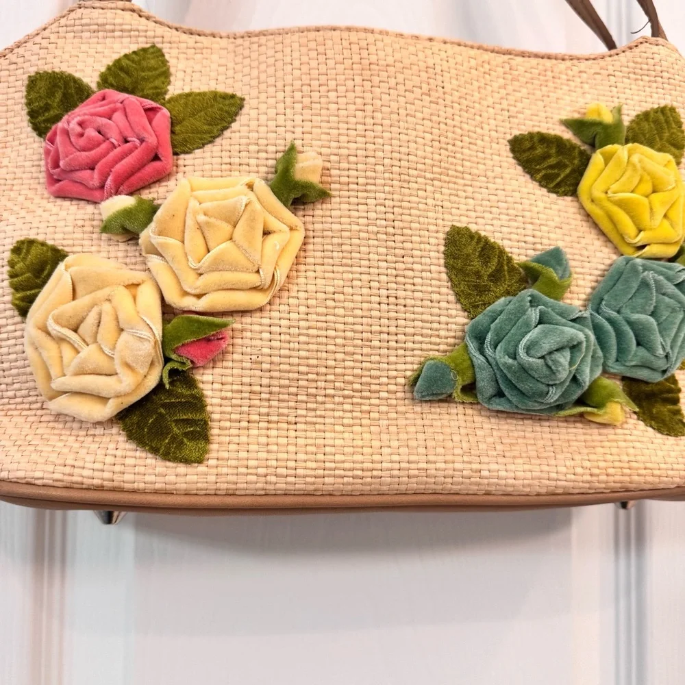 Fossil Forever Cottagecore Straw tote with Velvet flowers new - Picture 4 of 7